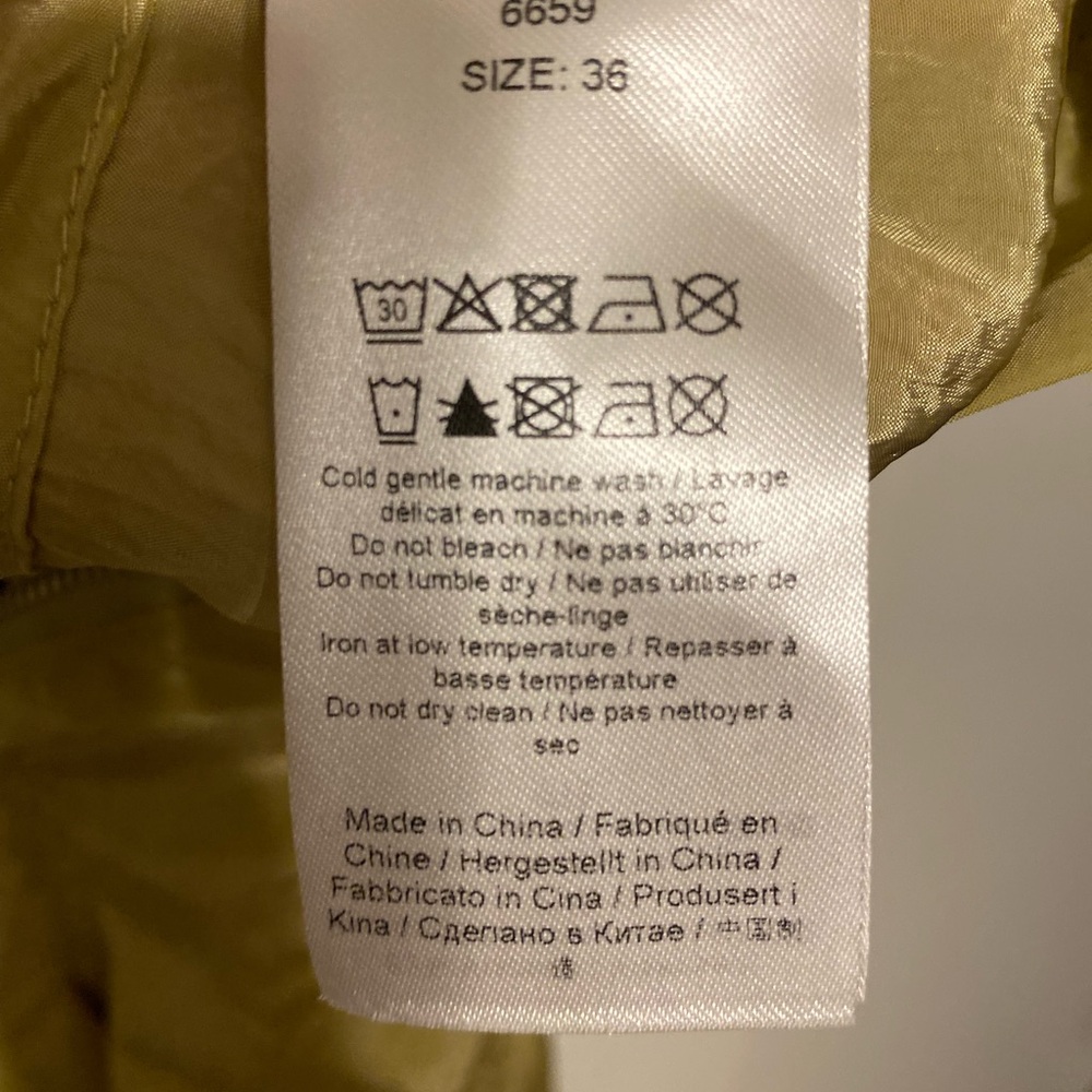 GANNI $595
Crinkled satin tapered pants dusty yellow size 36 size 0 - Picture 10 of 12
